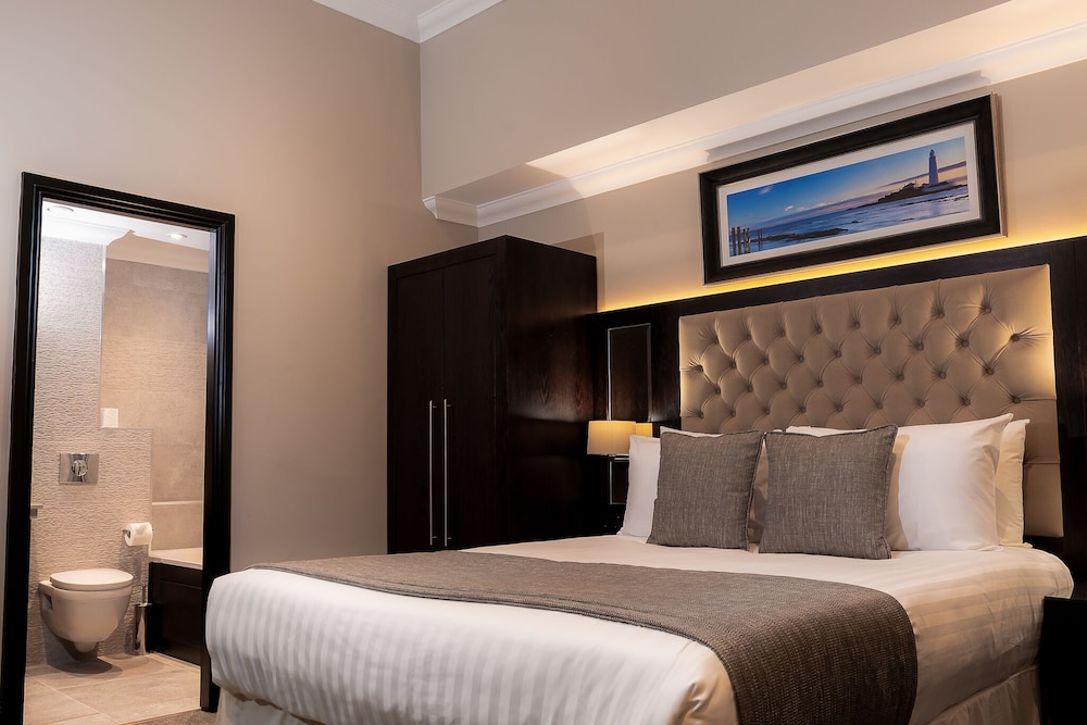 The County Hotel & Aparthotel 24/68