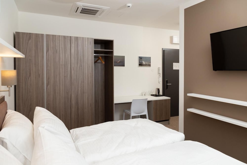 Sky Hotel Prague 13/28