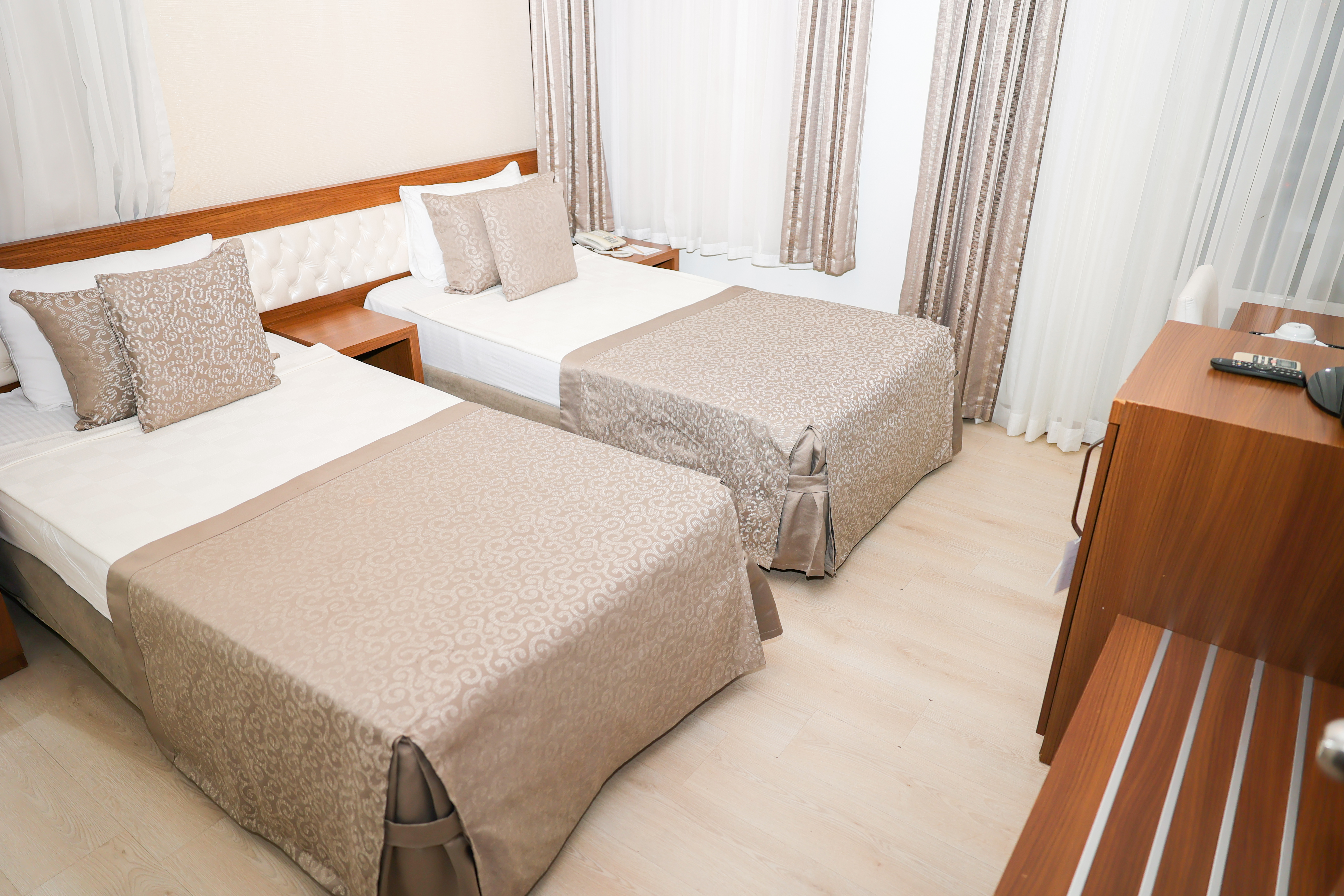 Room, Triple, Land View