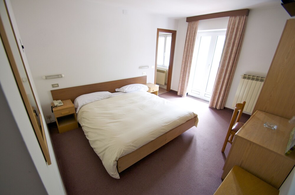 HOTEL SCIATORI 12/31
