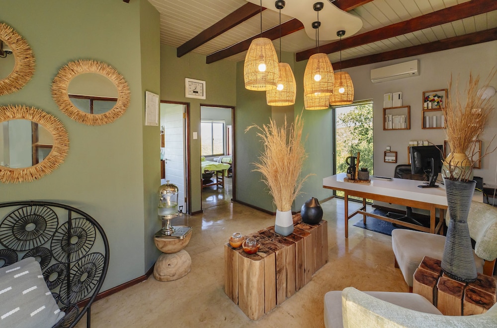 Rhino Ridge Safari Lodge 3/50