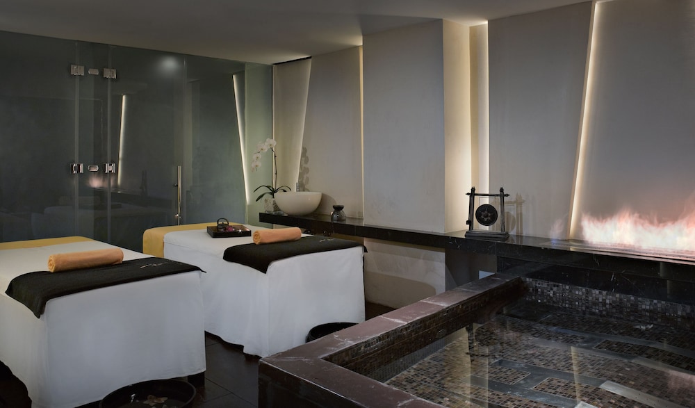 swimming pool spa