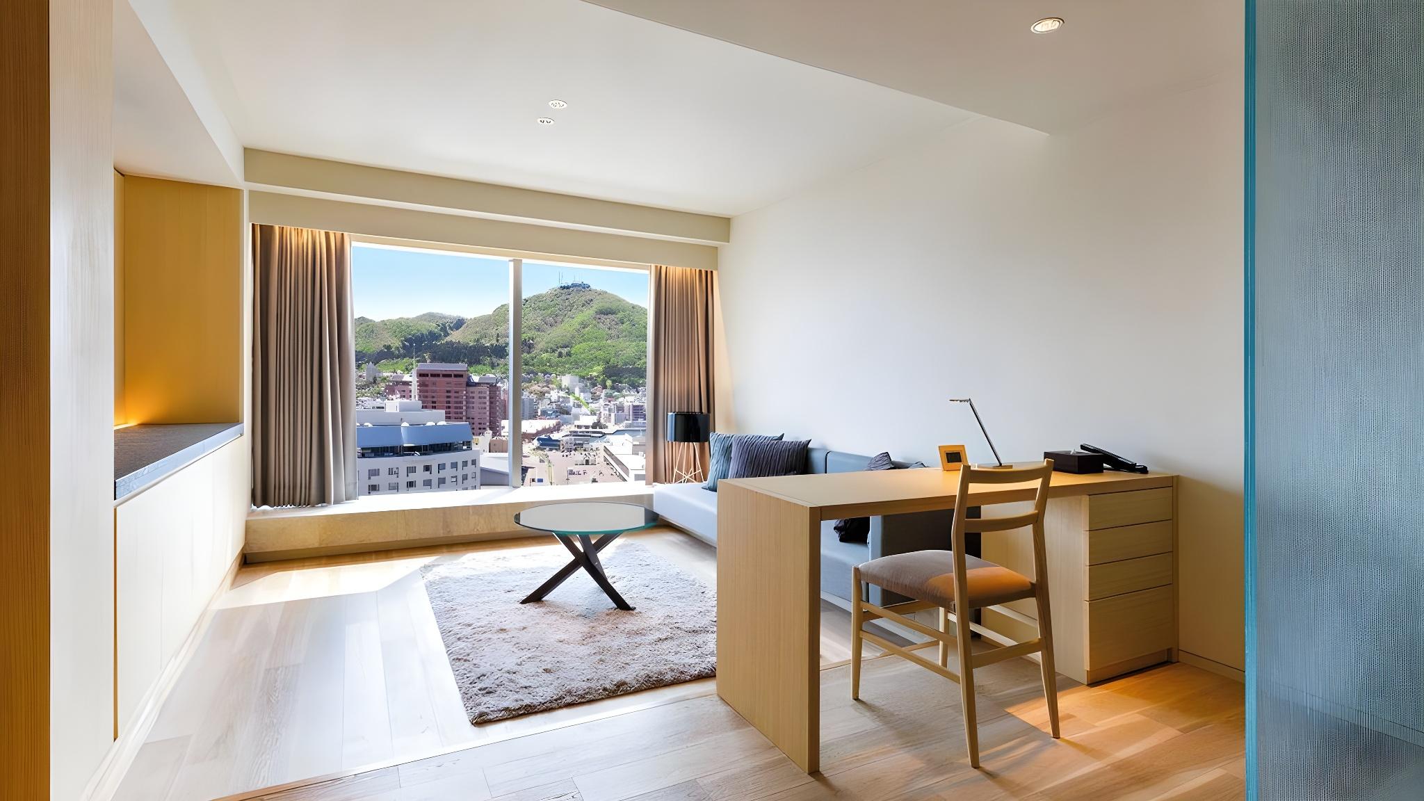 Century, Suite, Hot Tub