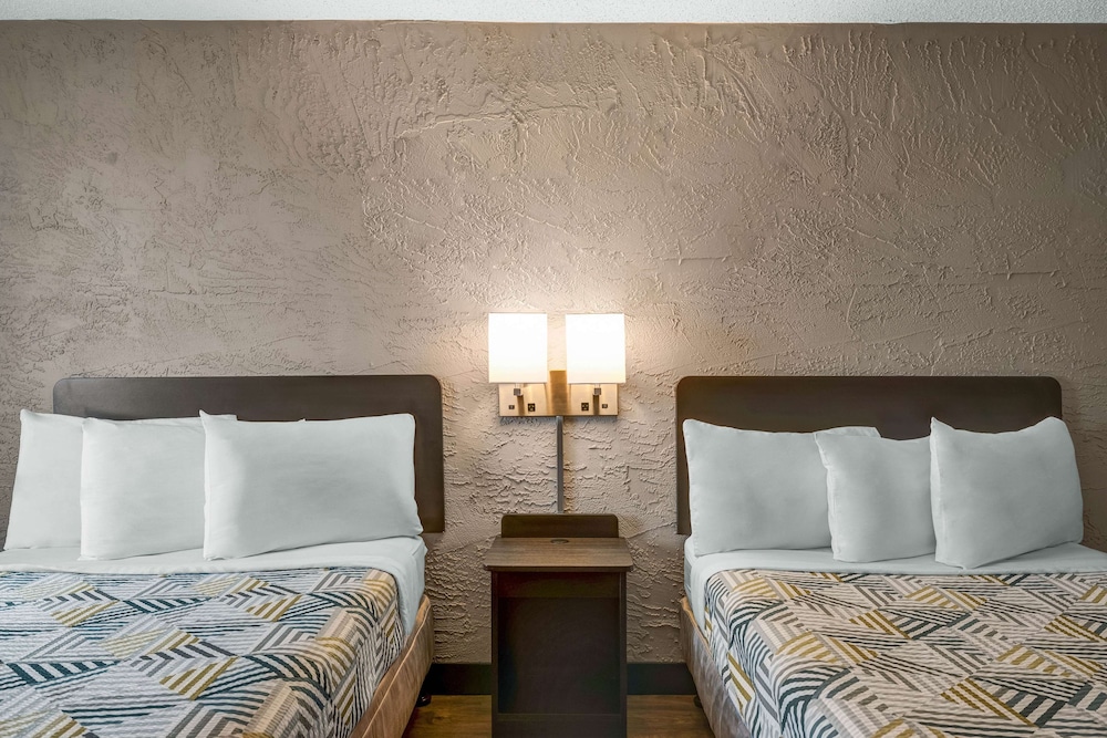2 Full Beds - Non-Smoking