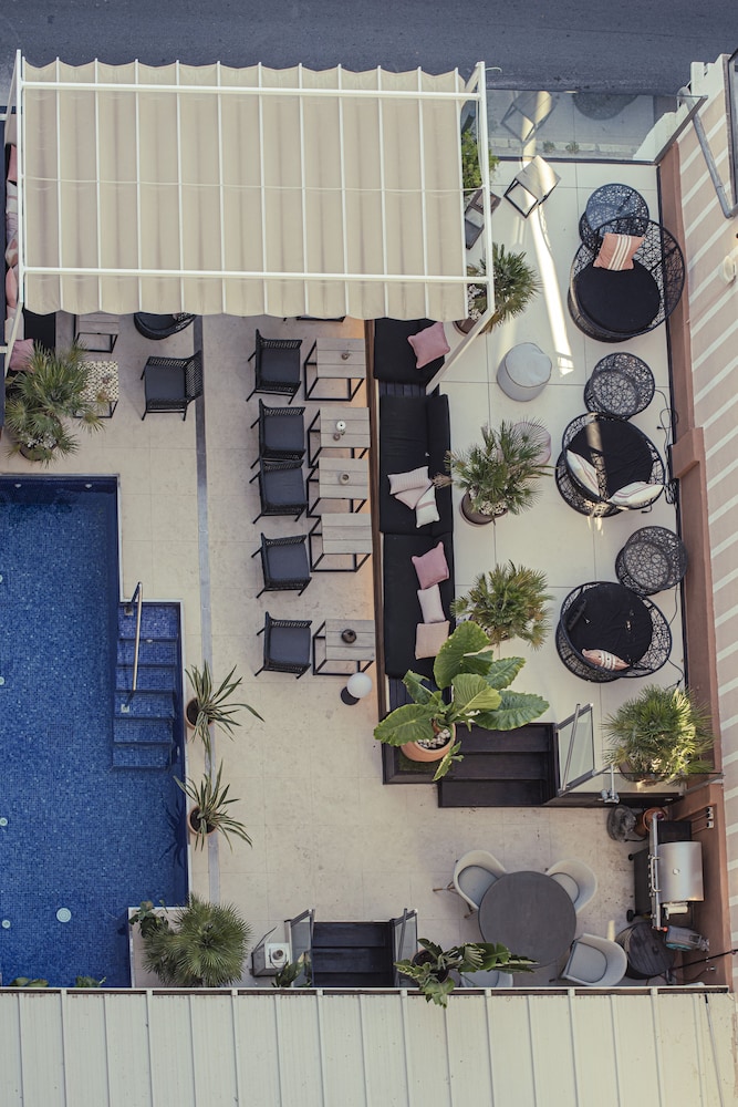 Hotel Feliz 6/65