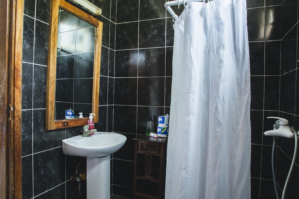 Moonshine Uroa Boutique Hotel 49/50