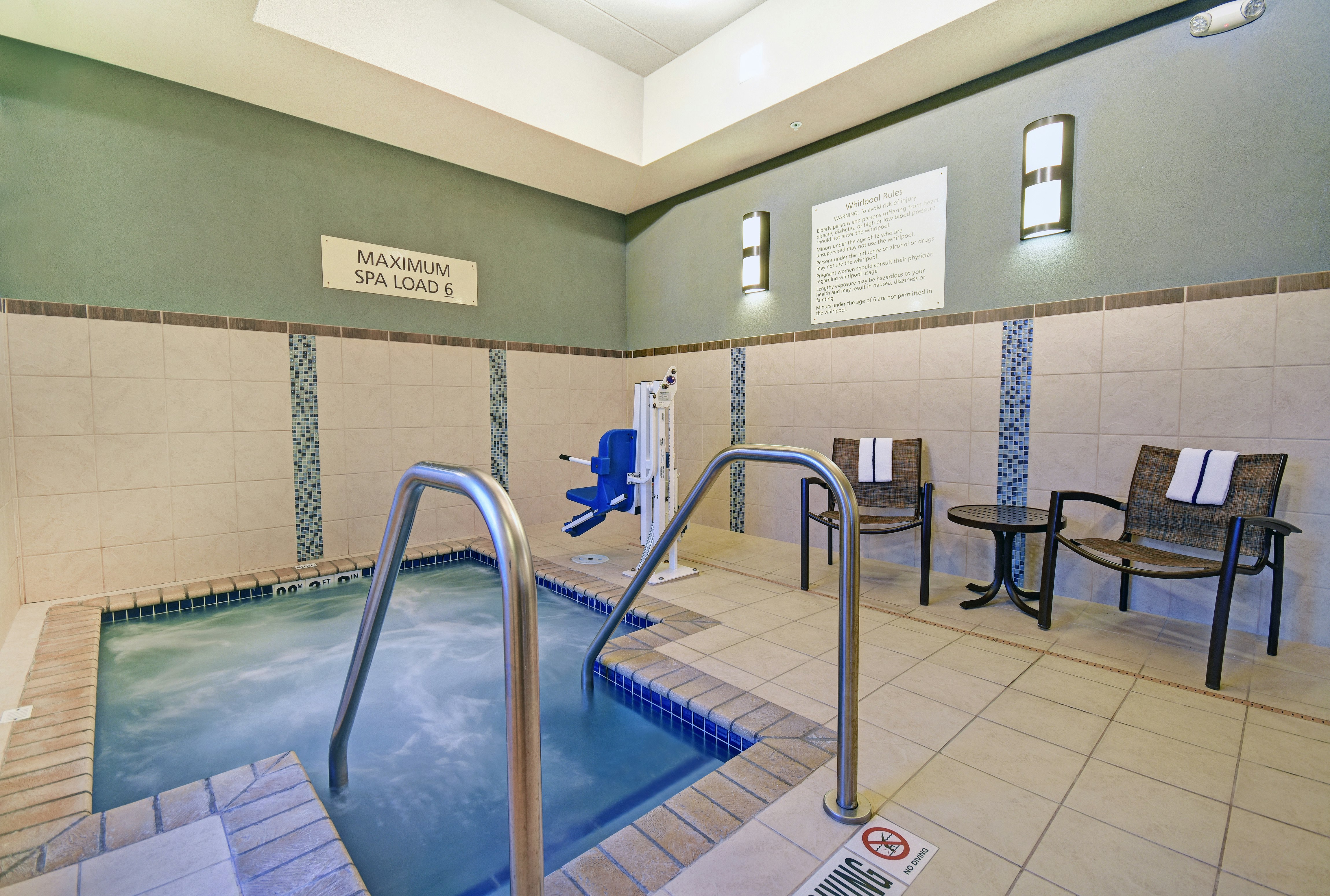 Hampton Inn and Suites Milwaukee Franklin 32/44