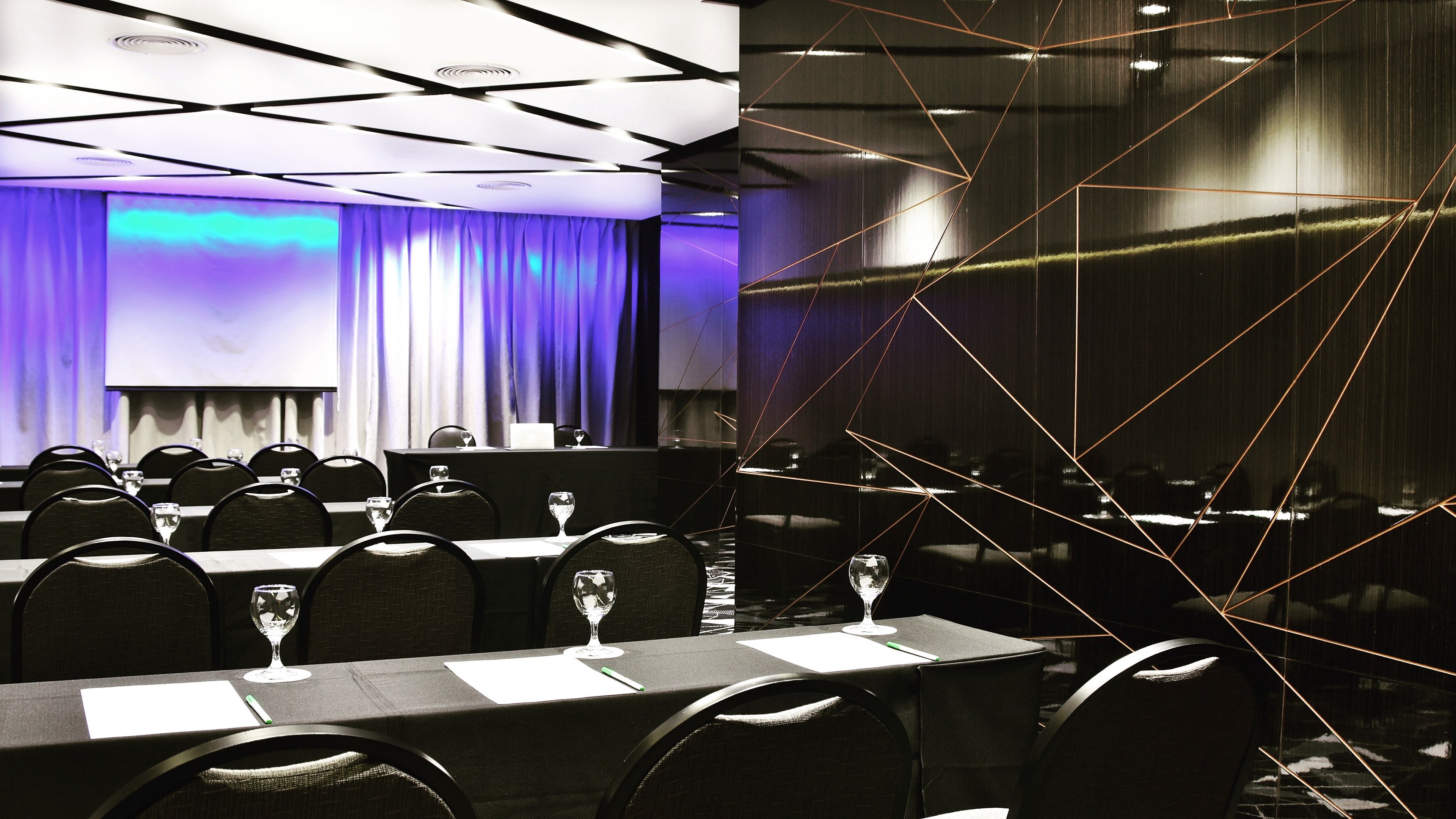 Holiday Inn Rosario 65/80