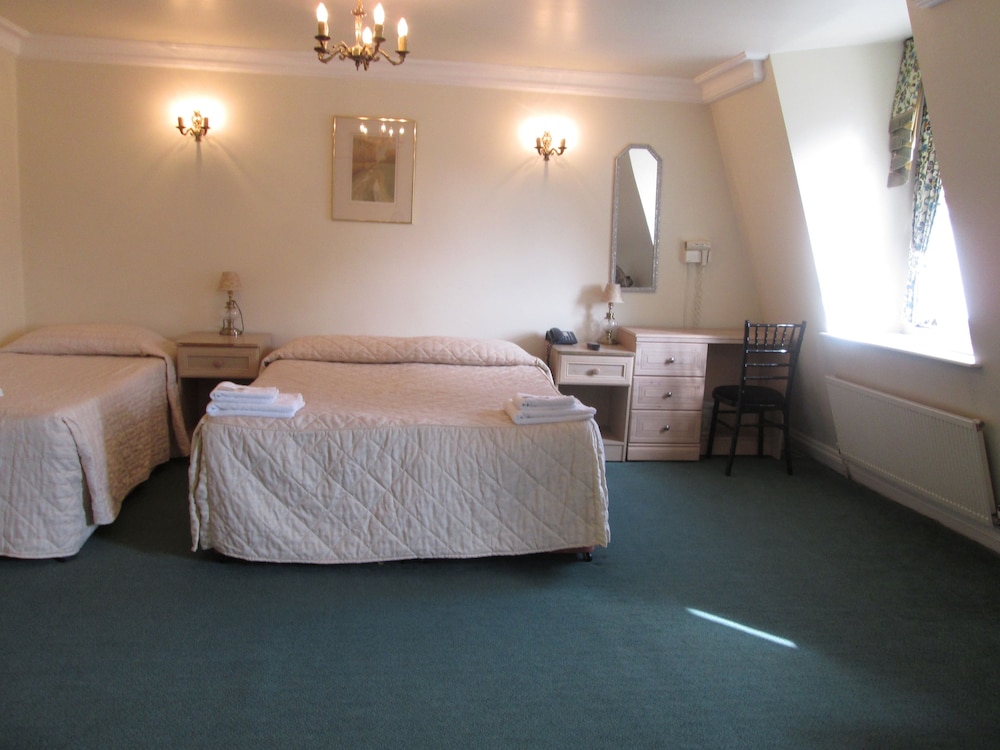 Brompton Hotel 6/60
