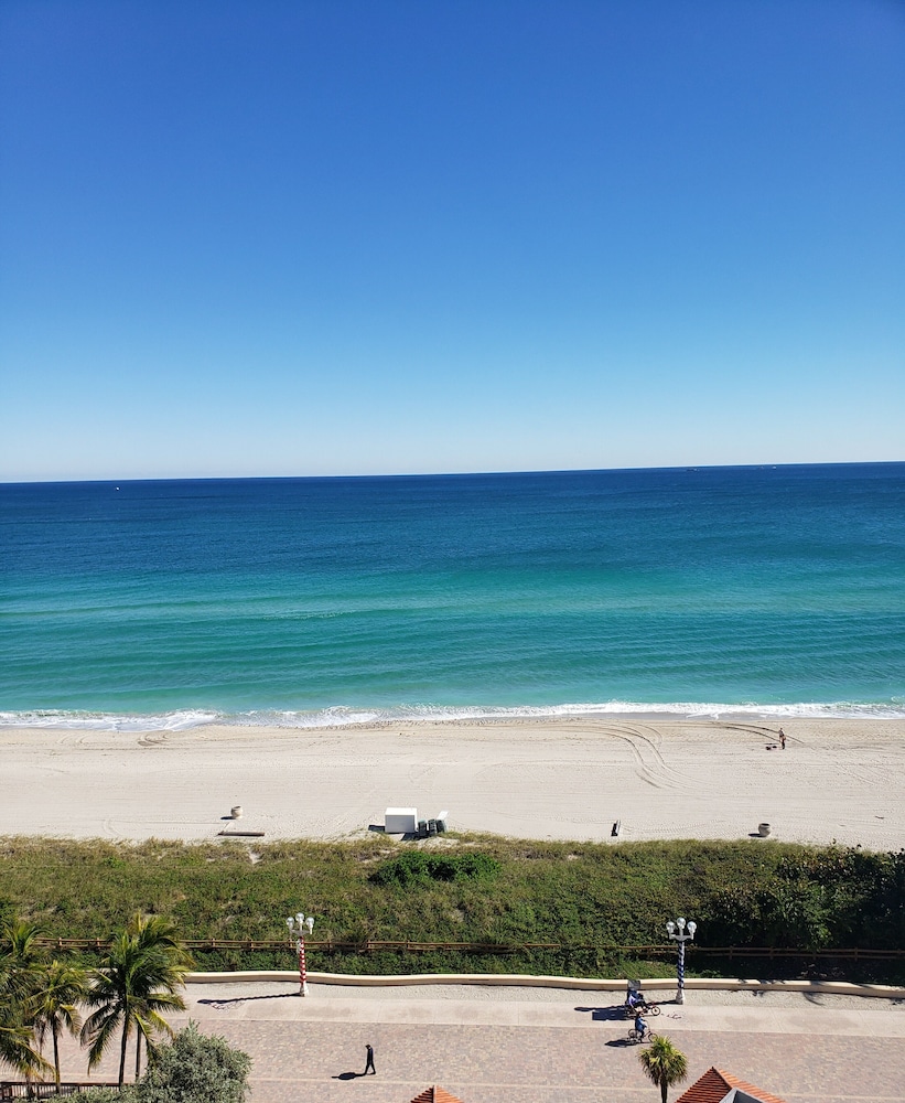 Hollywood Beach Tower 66/71
