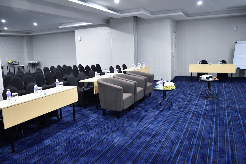 Platinum Balikpapan Hotel Convention Hall 57/64