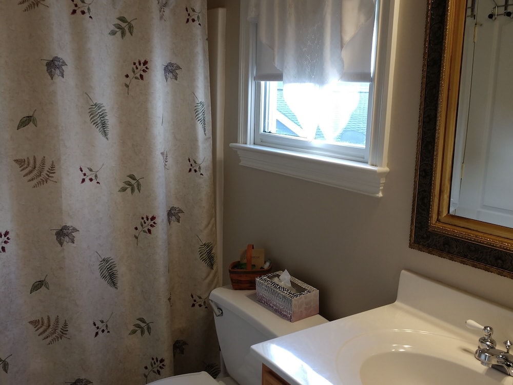 Haynes Bed and Breakfast 32/33