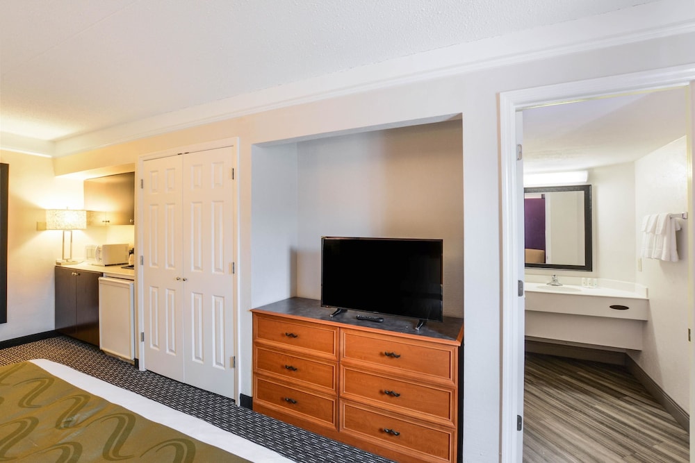 Quality Inn & Suites North Charleston Ashley Phosphate 43/50