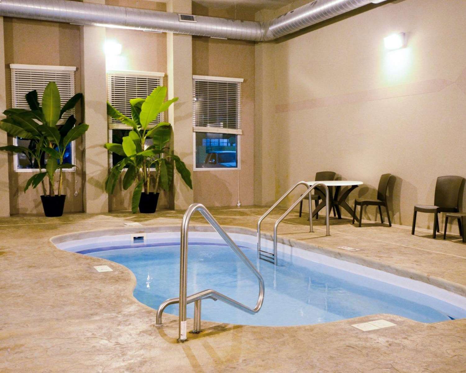 Sleep Inn & Suites And Conference Center Downtown 20/40