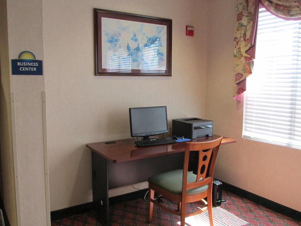 Days Inn By Wyndham Jefferson City 23/24
