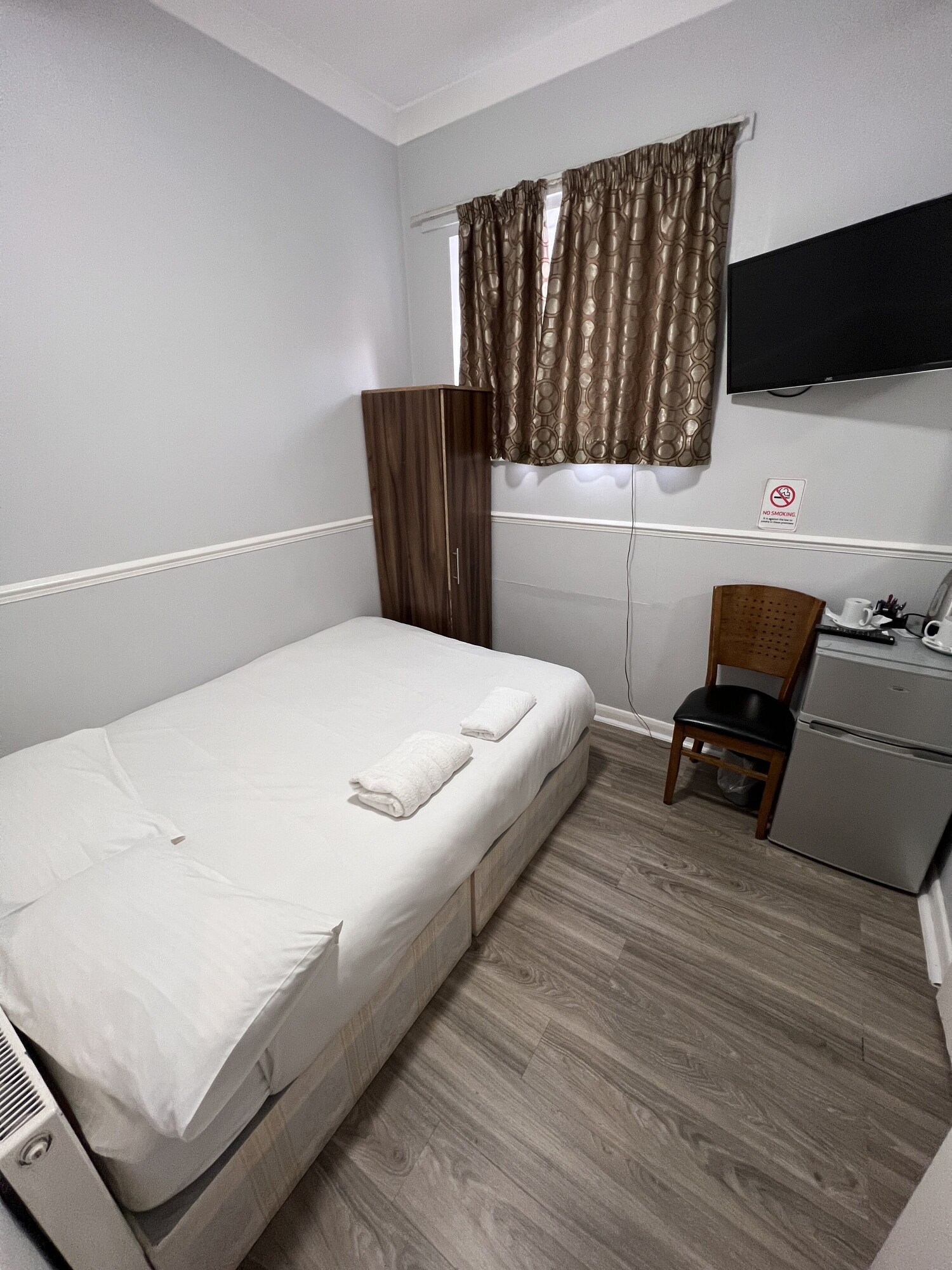 ROOM, DOUBLE BED
