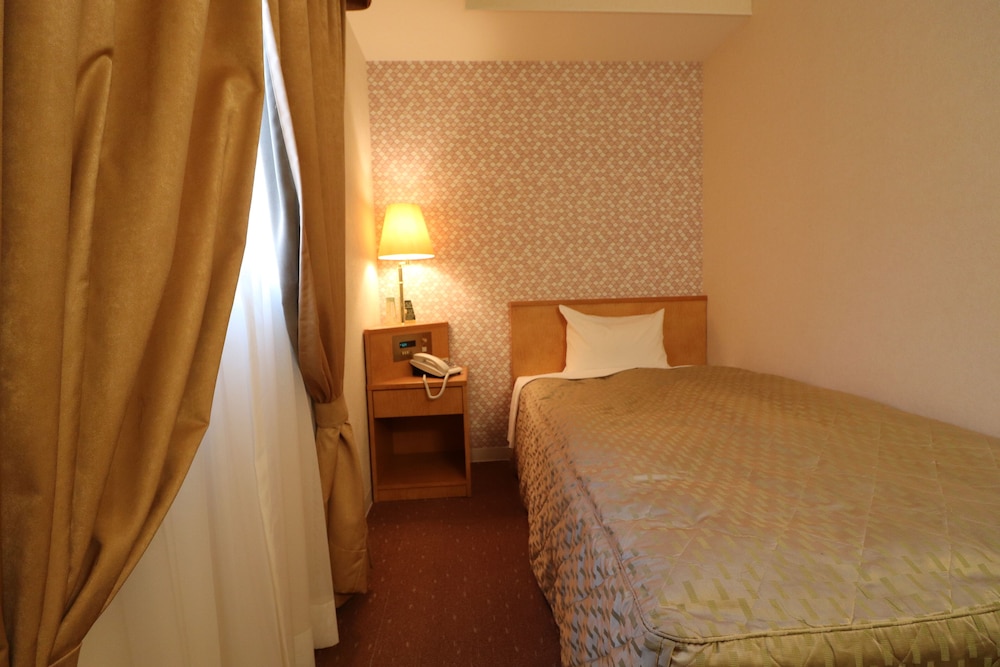 ROOM, SINGLE