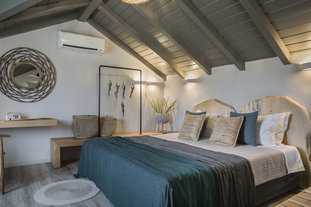 Avithos Resort 36/92