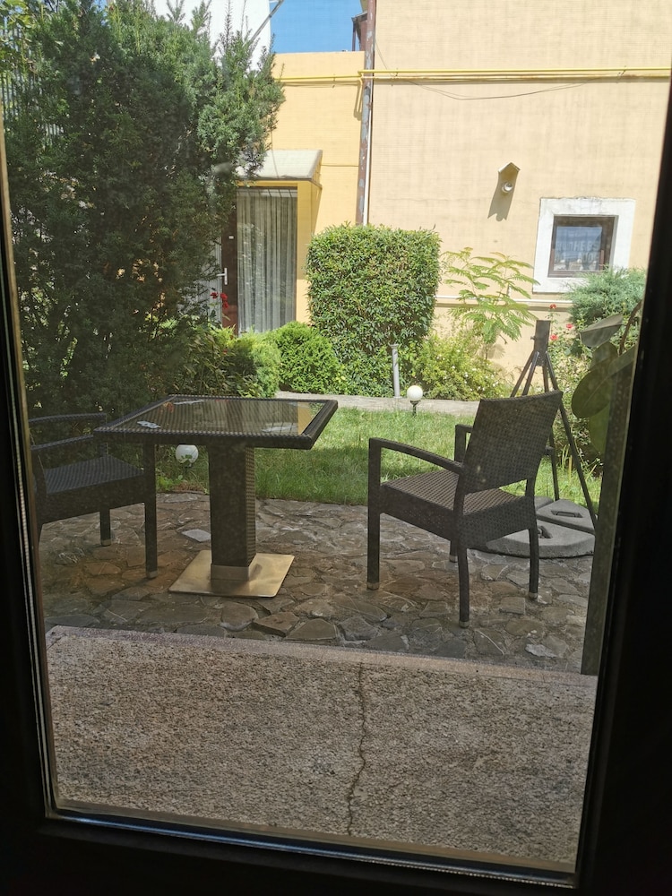 PRINCE RESIDENCE(FORMERLY VESUVIO PRICE RESIDENCE APARTHOTEL) 70/75