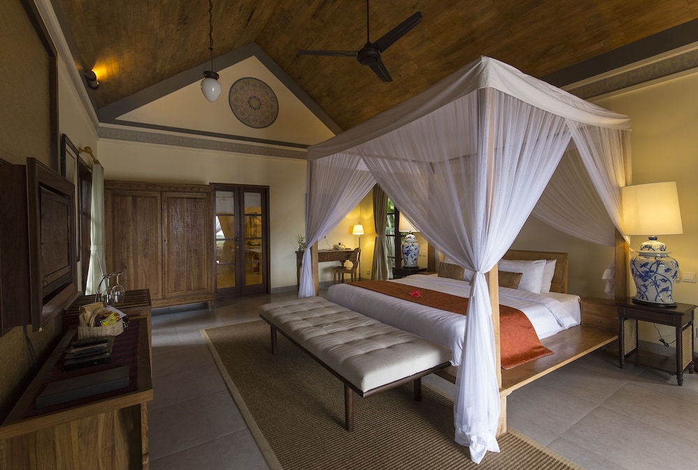Pool, Villa, King Bed, City View