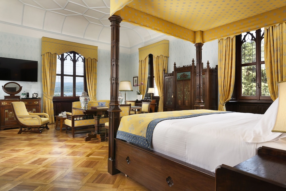 Castello, Executive, Suite, King Bed, Lake View, Sofa
