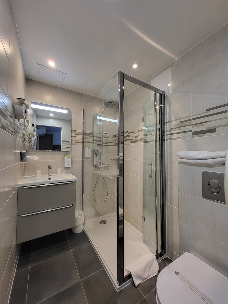 Hotel Kyriad Saint Quentin En Yvelines - Montigny 55/58