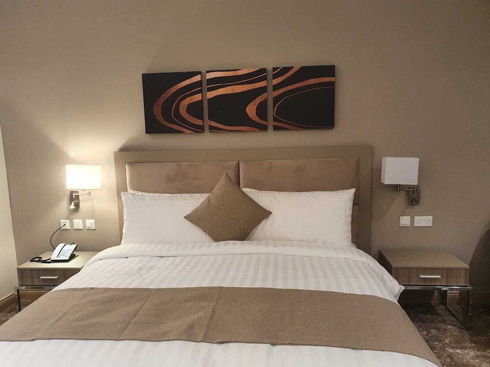 Gloria Hotel and Suites 13/28