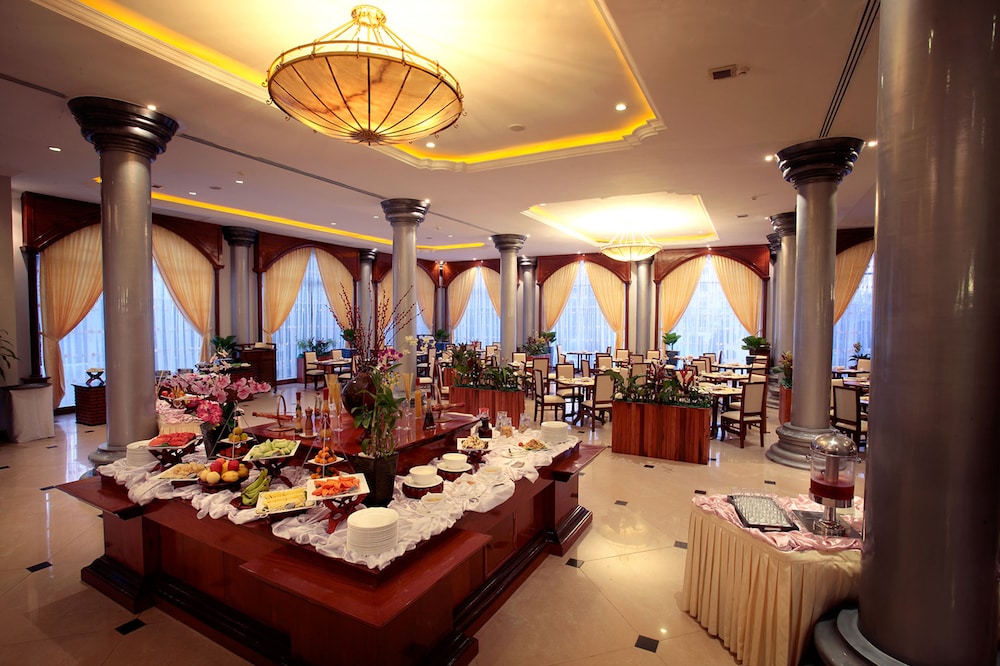 REE HOTEL 30/50