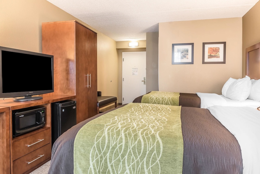 Comfort Inn Suites Piqua Near Troy I75 19/44