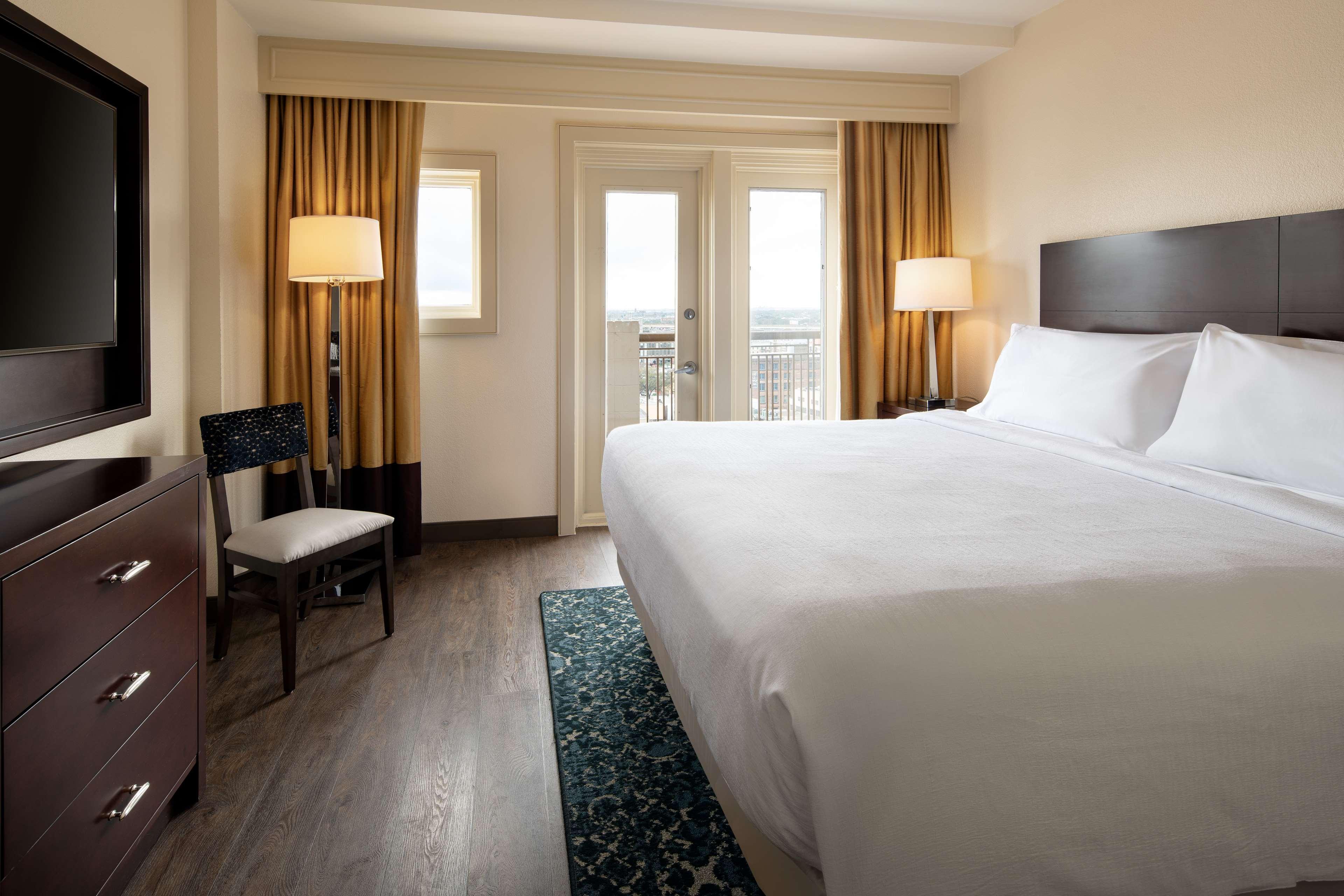 2 Rooms, Suite, King Bed, Sofa