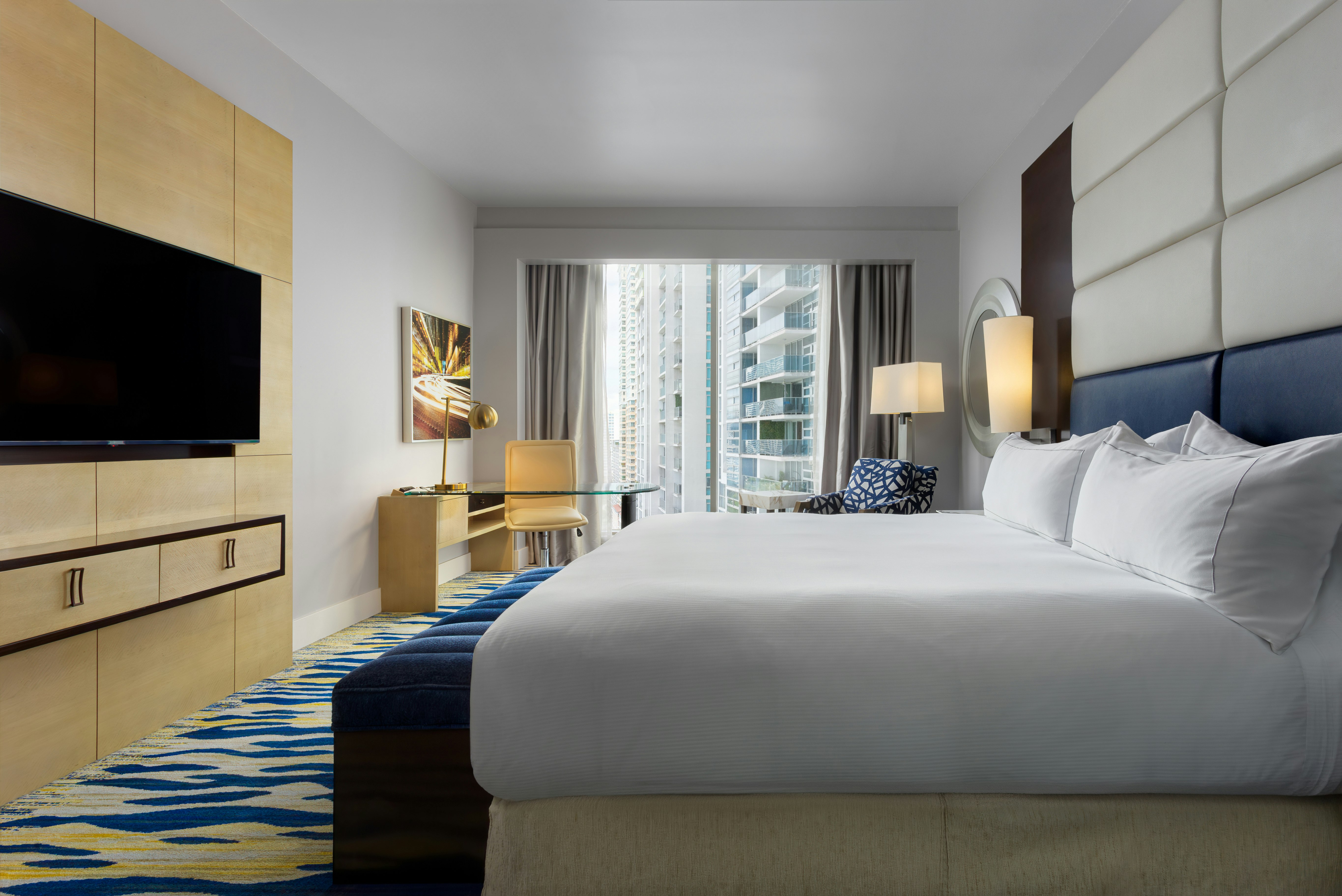 DELUXE, KING BED, CITY VIEW
