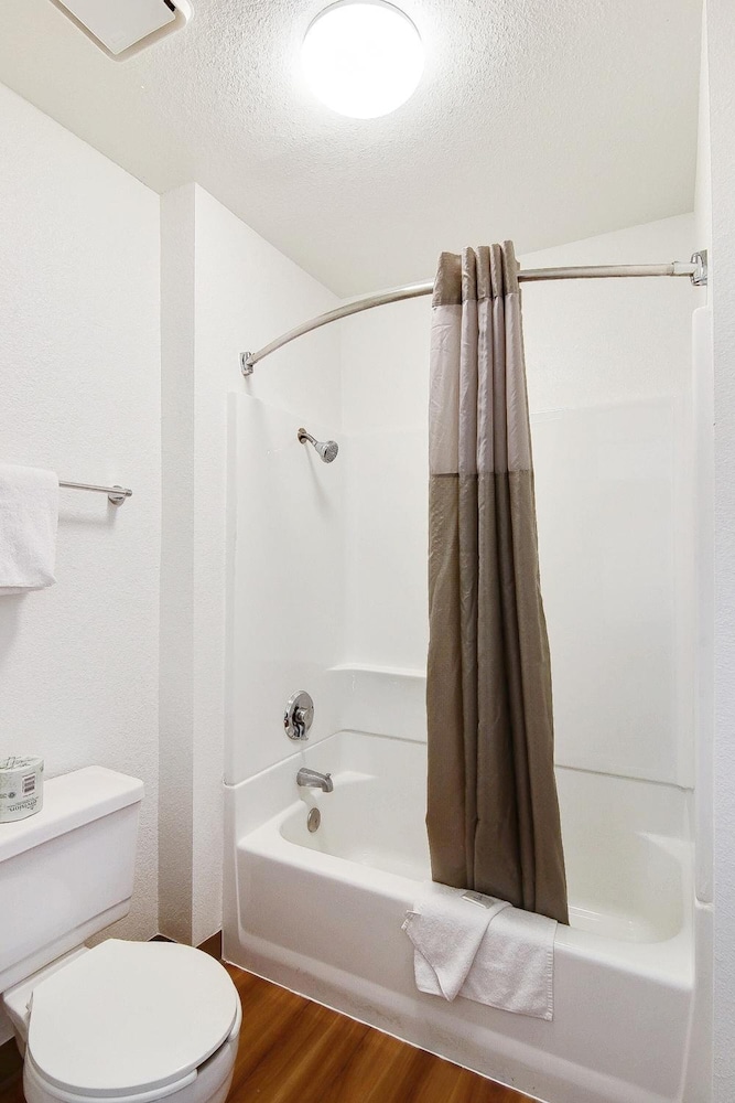 غرفة قياسية بسرير مزدوج، Motel6 Ventura, CA - South 6/10