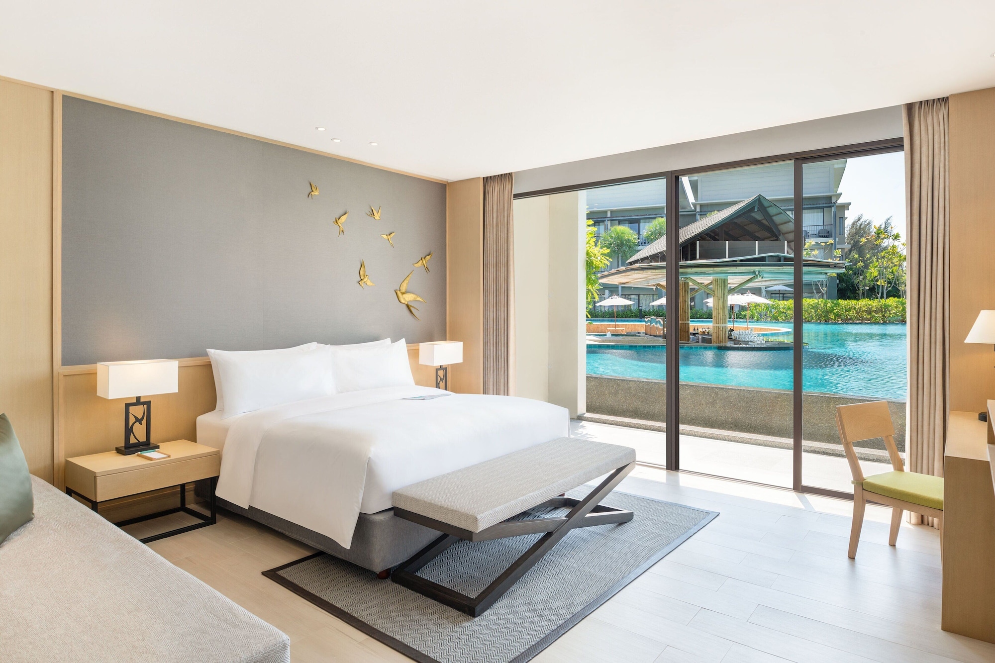 1 Bedroom, Suite, King Bed, Sofa, Pool Access, Ground Floor