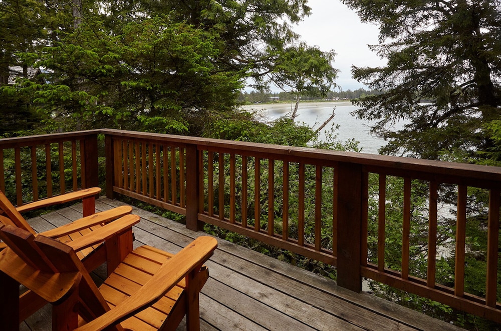 Middle Beach Lodge 53/68