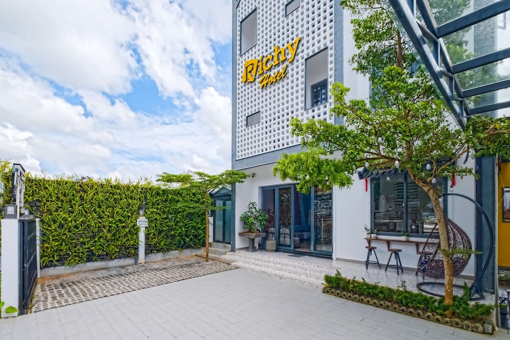 Richy Hotel 33/40