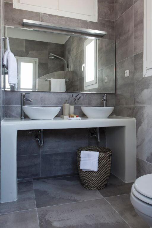 Amperian Mykonos 49/50