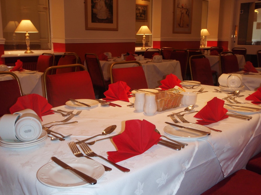 The County Hotel 43/62