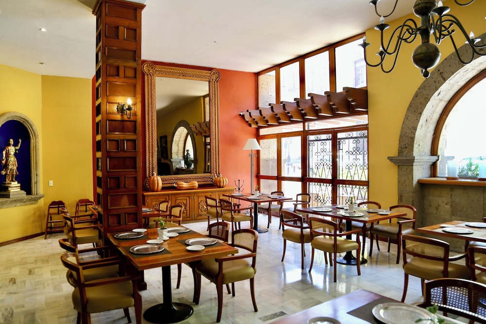 Hotel De Mendoza 43/57