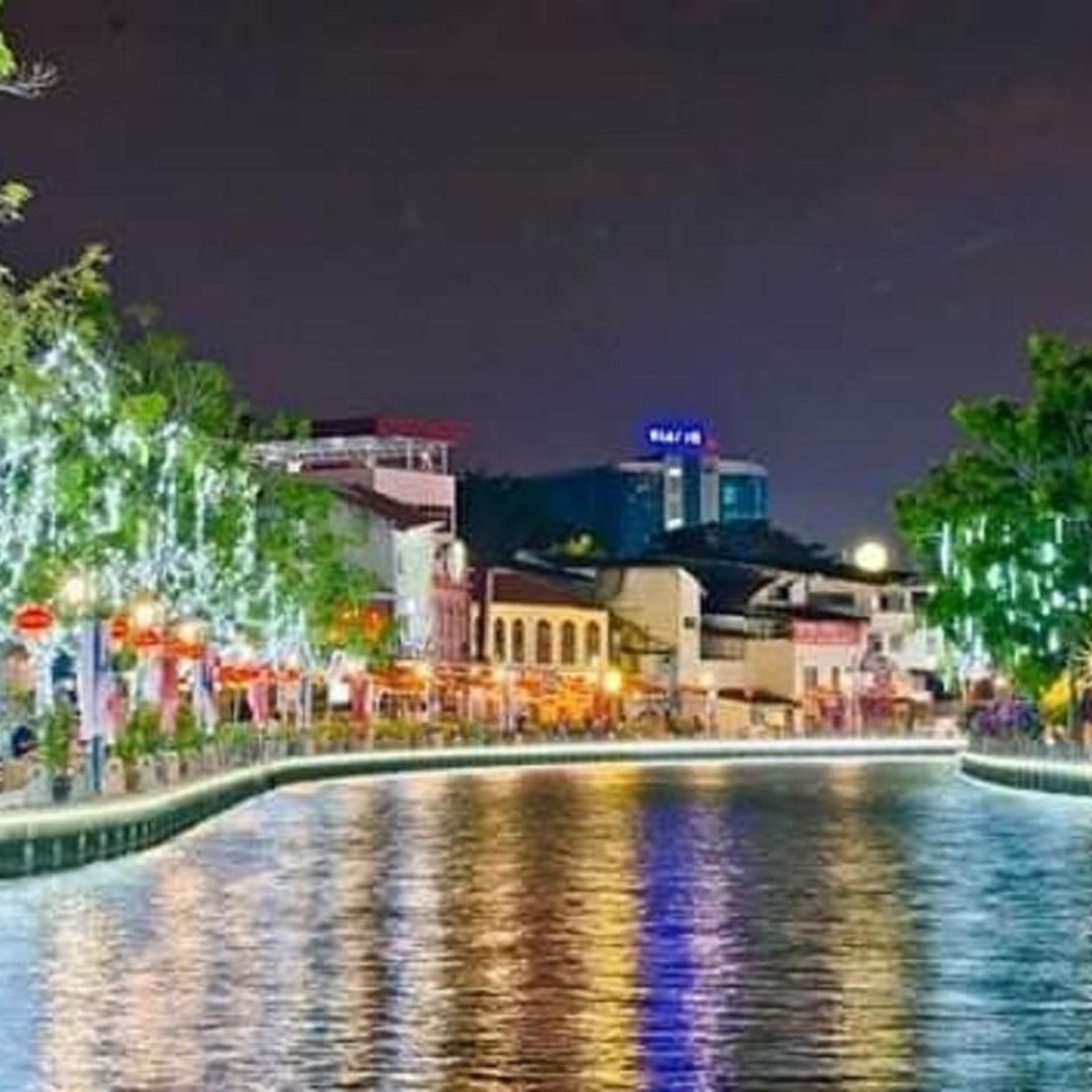906 Riverside Hotel 44/51