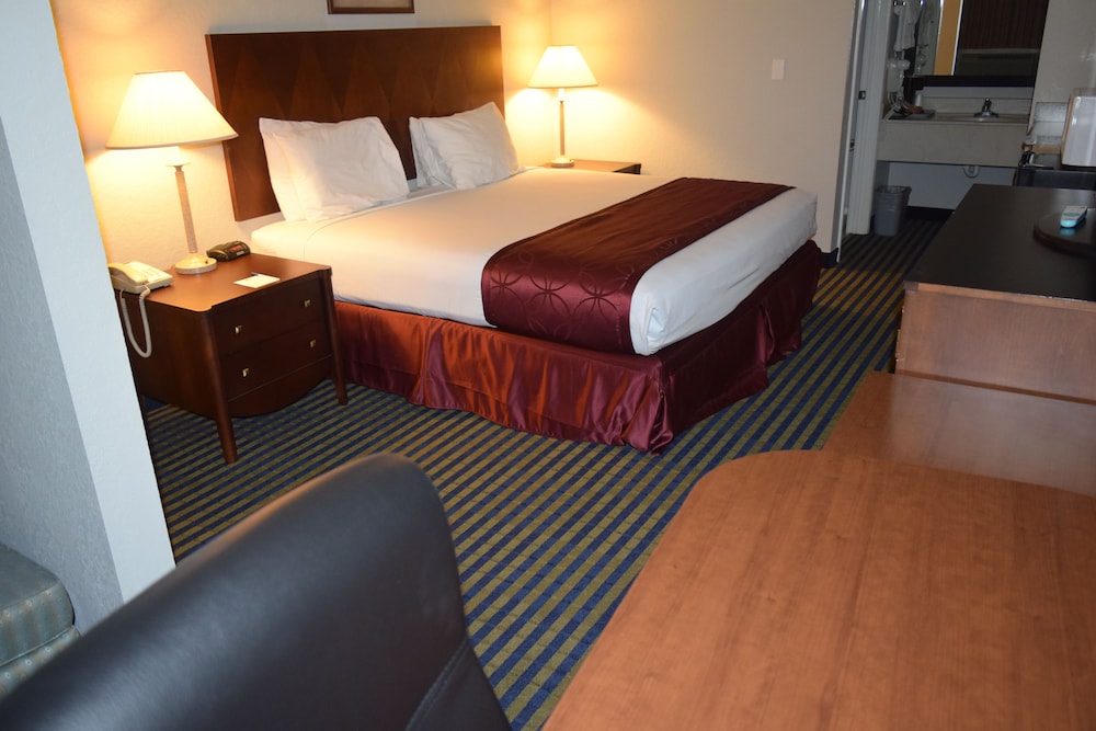 SUITE, KING BED
