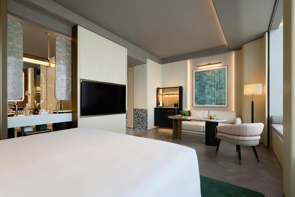 FAIRMONT, DELUXE, KING BED, SEA VIEW
