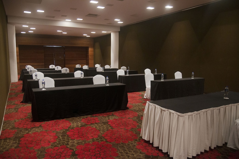 Emporio Ixtapa 33/50