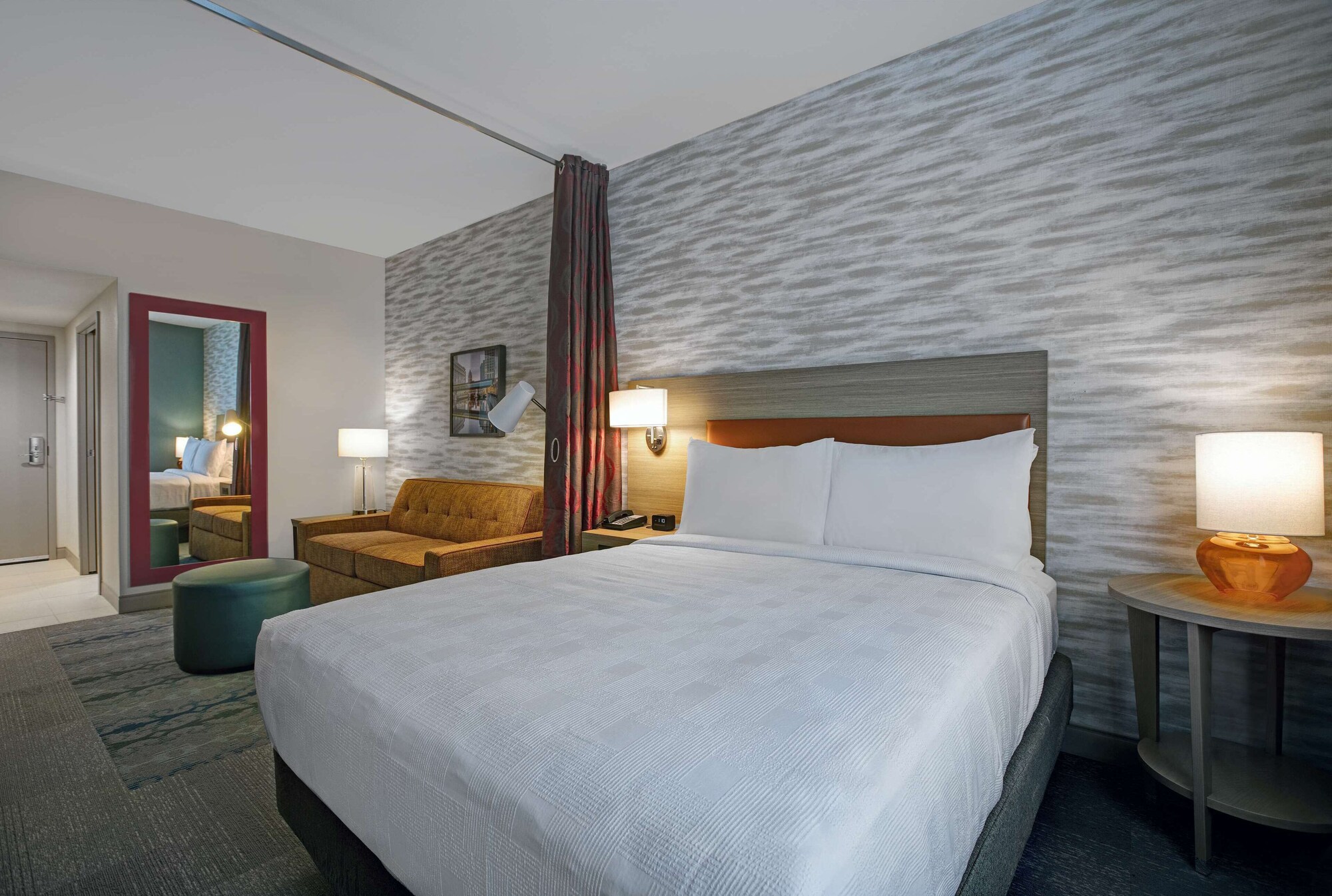 STUDIO, QUEEN BED