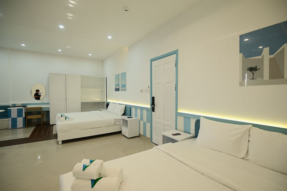 A Hotel 13/38