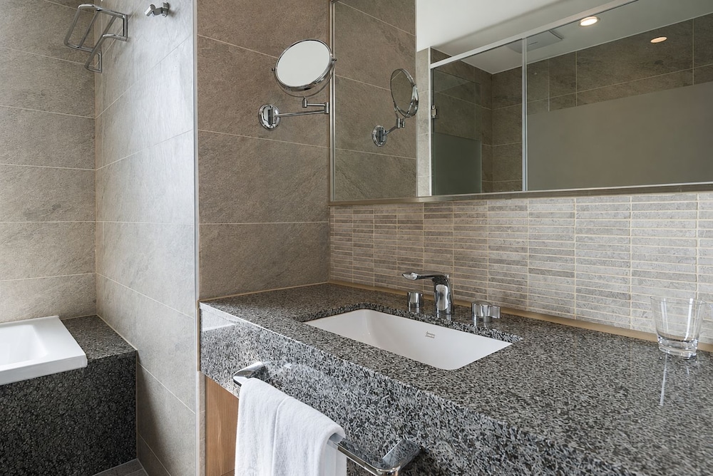Stanford Hotel & Resort Tongyeong 52/57
