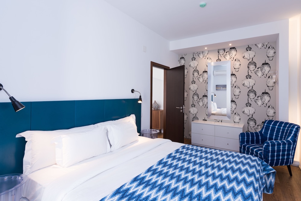 1 BEDROOM, APARTMENT, GARDEN AREA