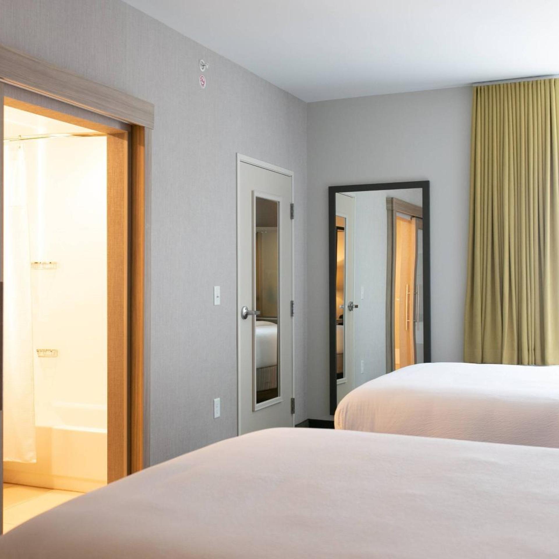 جناح بسريرين كوين مع سرير سحّاب إضافي مع أريكة، SpringHill Suites by Marriott South Bend Notre Dame Area 2/3