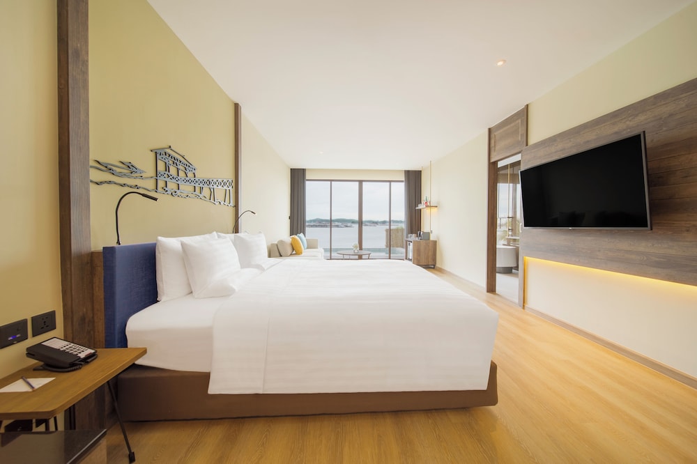 1 BEDROOM, VILLA, OCEAN FRONT, WITH POOL