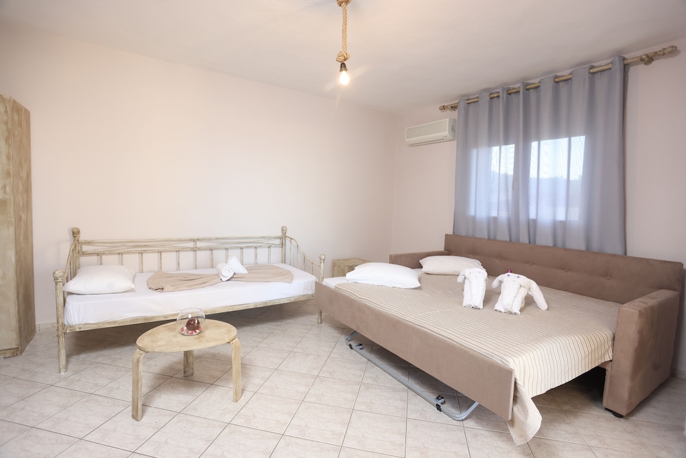 Summer Dream Hotel 12/50