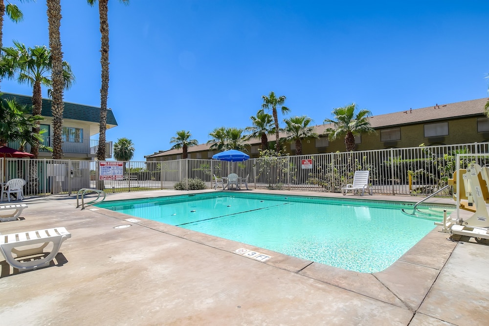 Motel6 Blythe, CA 7/65